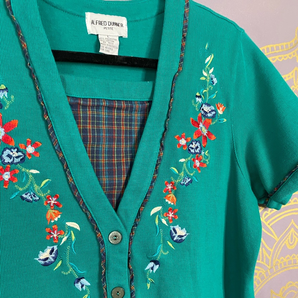 ALFRED DUNNER Embroidered Plaid Trim Button Down Short Sleeve Top - Picture 2 of 6